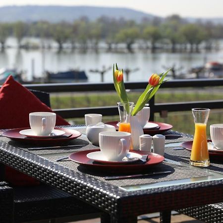Naegler'S Fine Lounge Hotel โอสตริช-วินเคิล ภายนอก รูปภาพ