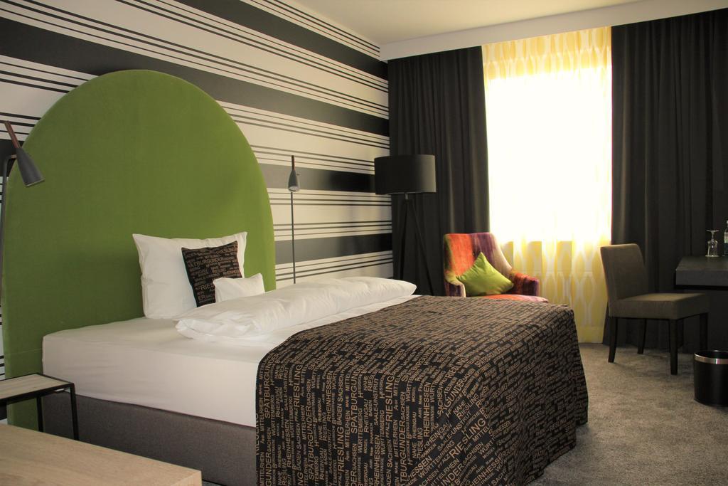 Naegler'S Fine Lounge Hotel โอสตริช-วินเคิล ภายนอก รูปภาพ