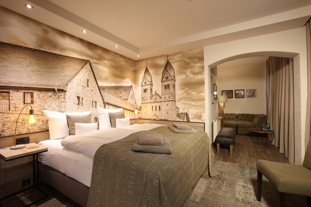 Naegler'S Fine Lounge Hotel โอสตริช-วินเคิล ภายนอก รูปภาพ