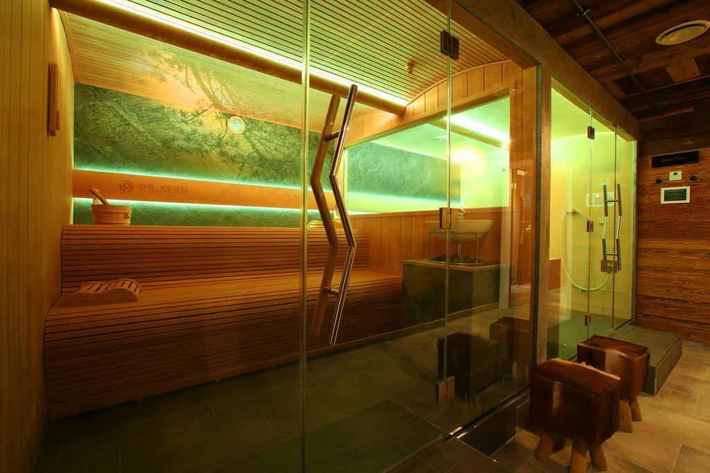 Naegler'S Fine Lounge Hotel โอสตริช-วินเคิล ภายนอก รูปภาพ