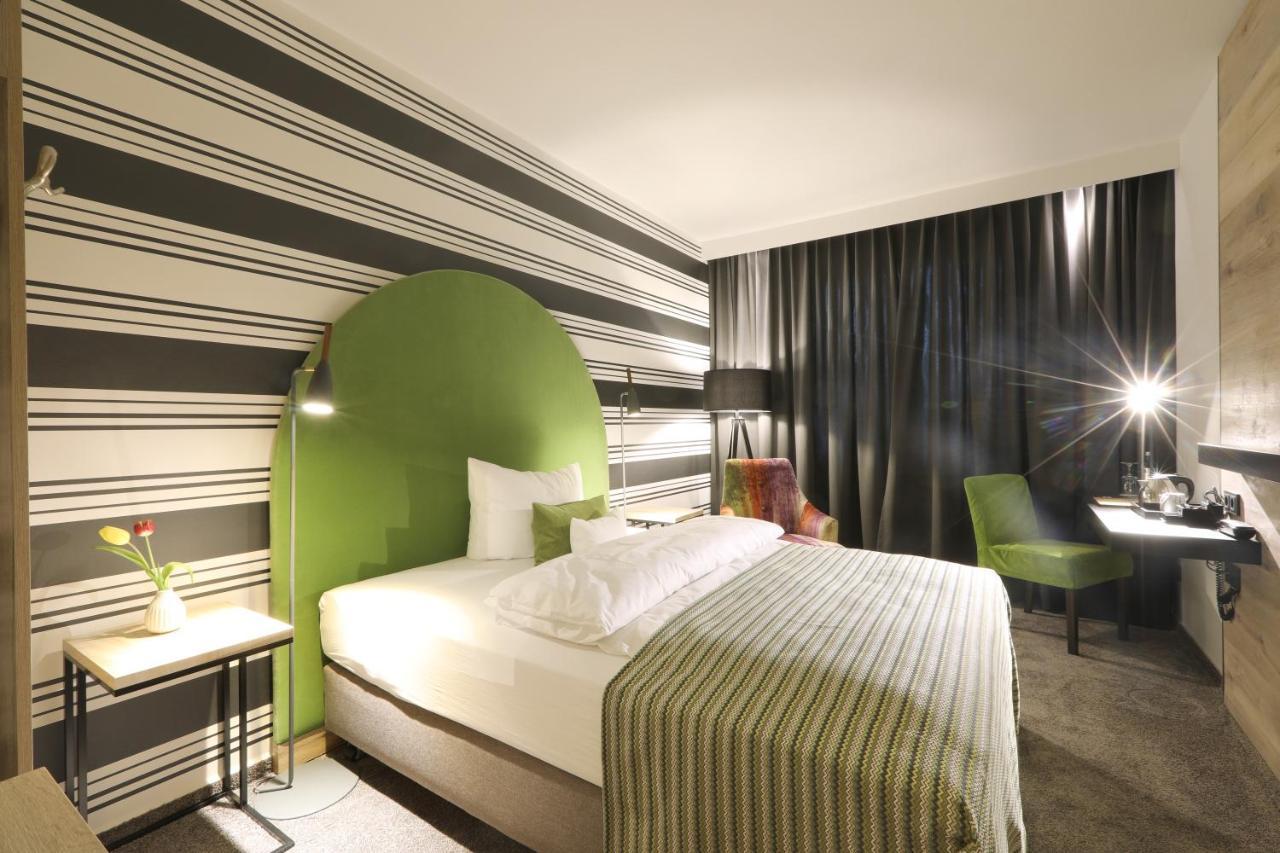 Naegler'S Fine Lounge Hotel โอสตริช-วินเคิล ภายนอก รูปภาพ